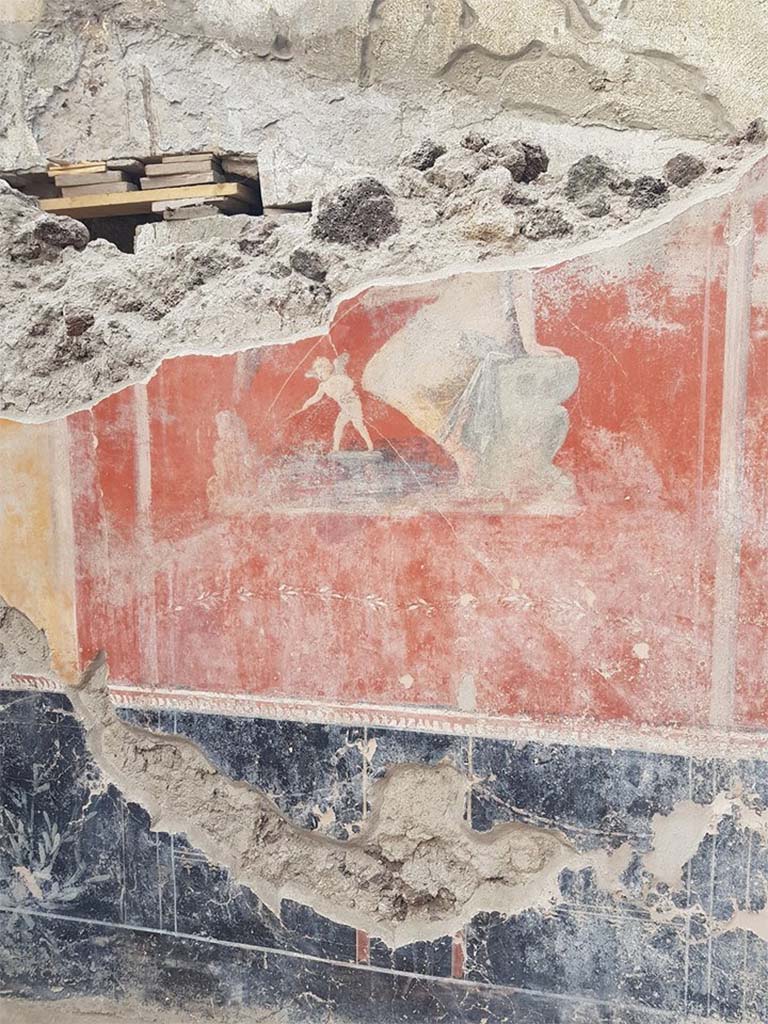 V.3 Pompeii. Casa del Giardino. October 2018. View north from ambiente 3 across ambiente 9 and to the door to ambiente 4.
Vista a nord dall'ambiente 3 attraverso l'ambiente 9 e alla porta all'ambiente 4.
Photograph © Parco Archeologico di Pompei.