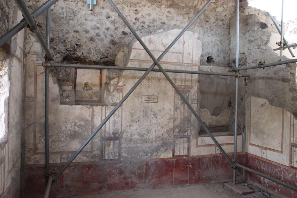 V.3 Pompeii. Casa del Giardino. October 2022. Room 7, looking towards west wall. Photo courtesy of Klaus Heese.