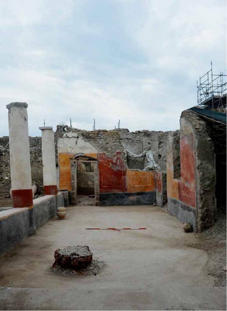V.3 Pompeii. Casa del Giardino. 2018. Portico 10, view west along portico past ambiente 3 and ambiente 5 to ambiente 7.
Portico 10, vista ovest lungo il portico oltre ambiente 3 e ambiente 5 fino a ambiente 7.
Photograph © Parco Archeologico di Pompei.