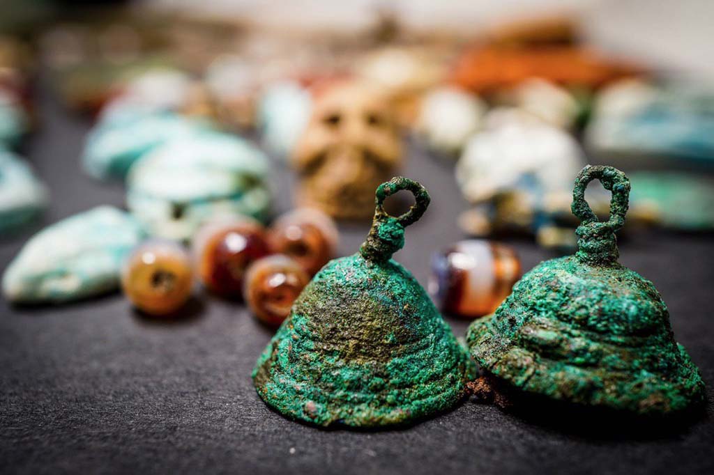 V.3 Pompeii. Casa del Giardino. August 2019. Bronze bells which served to ward off negativity.

Campanelline in bronzo, servivano a scacciare le negatività.

Photograph © Cesare Abbate/ANSA courtesy Parco Archeologico di Pompei.
