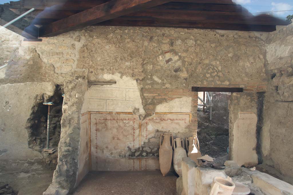 V.3, Pompeii. September 2021. Looking south across bar-room. Photo courtesy of Klaus Heese.