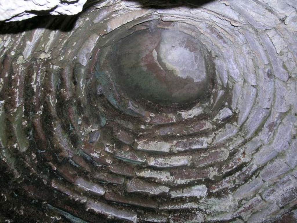 V.4.7 Pompeii. June 2005. Interior roof of oven. Photo courtesy of Nicolas Monteix.