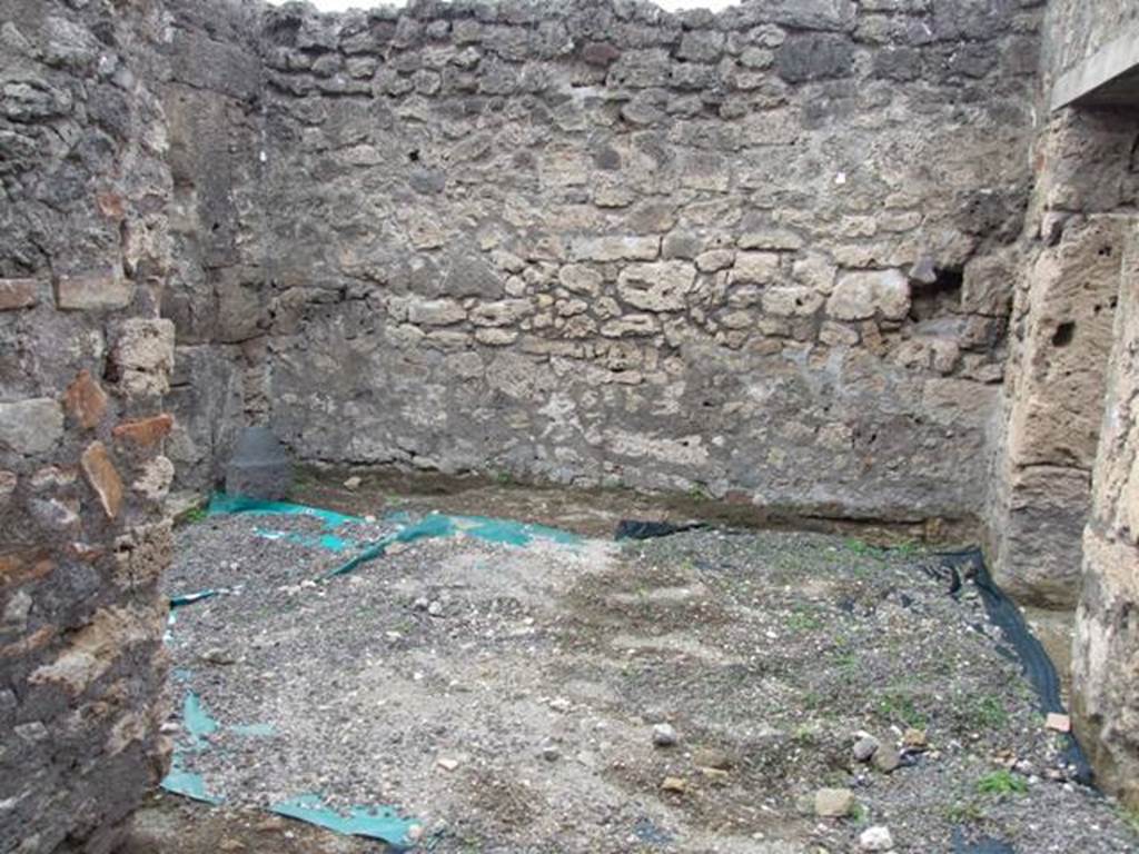 V.4.7 Pompeii. December 2007. Looking west to room at V.4.6 shop.