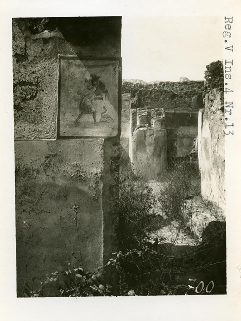V.4.13 Pompeii. Pre-1937-39. Painting on south entrance pillar.
Photo courtesy of American Academy in Rome, Photographic Archive. Warsher collection no. 700.