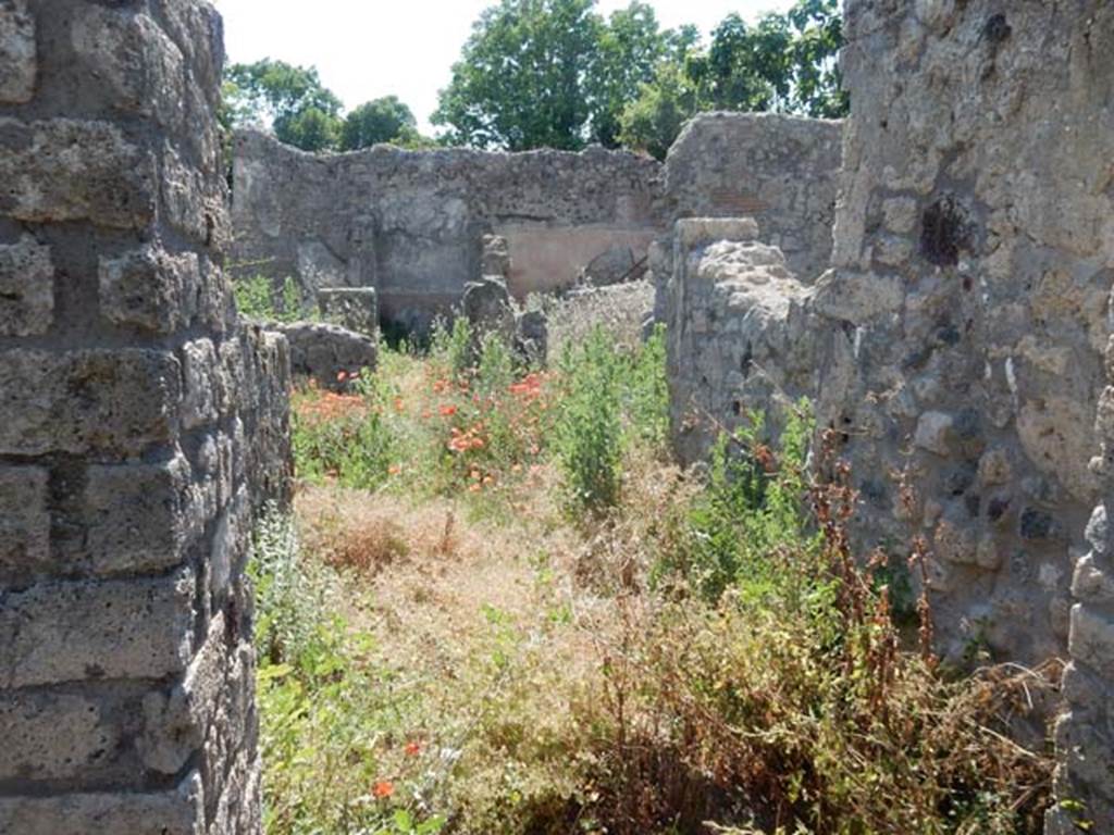 V.4.13 Pompeii. May 2017. Looking west from entrance doorway. Photo courtesy of Buzz Ferebee.