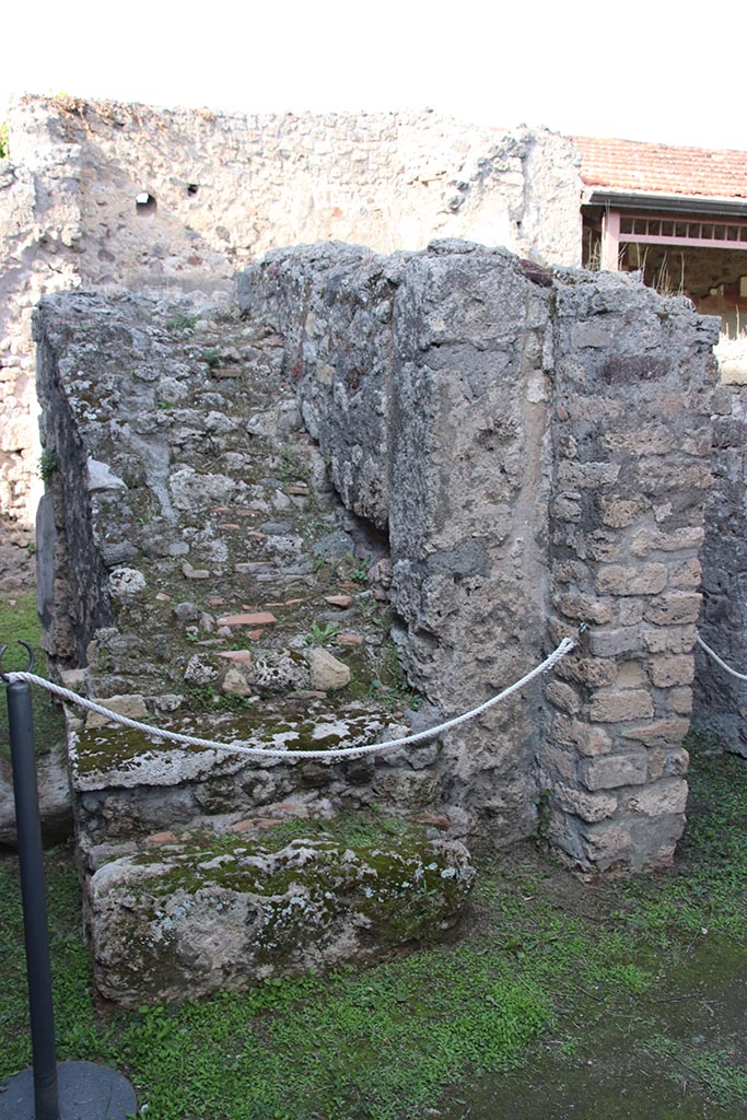 V.4.a Pompeii. October 2024. Room ‘o’, steps to upper floor. Photo courtesy of Klaus Heese.

