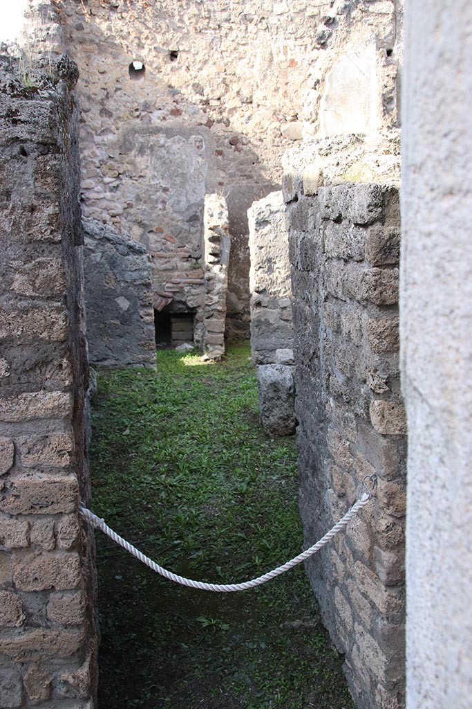 V.4.a Pompeii. October 2024.
Room ‘p’, looking north through doorway, towards north wall with doorway to kitchen area.
Photo courtesy of Klaus Heese.
