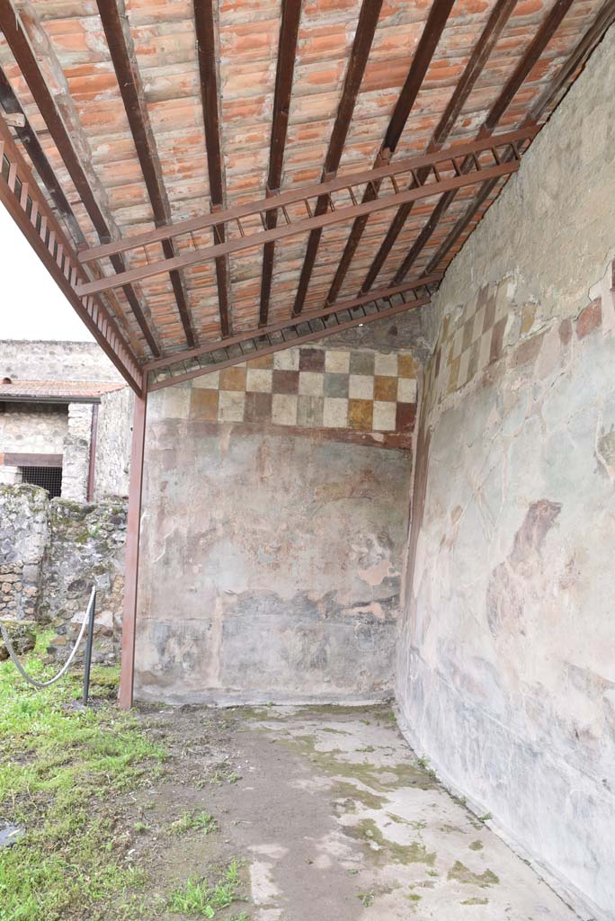 V.4.a Pompeii. March 2018. Room ‘l’ (L), looking towards west wall and north-west corner.
Foto Annette Haug, ERC Grant 681269 DÉCOR