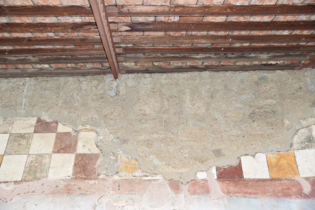 V.4.a Pompeii. March 2018. Room ‘l’ (L), detail from upper north wall.
Foto Annette Haug, ERC Grant 681269 DÉCOR
