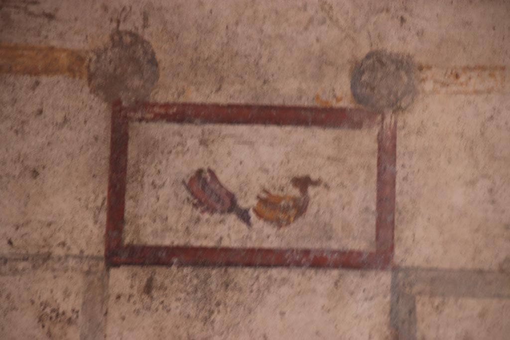 V.4.a Pompeii. October 2023. Room ‘s’, detail from upper east wall. Photo courtesy of Klaus Heese.
