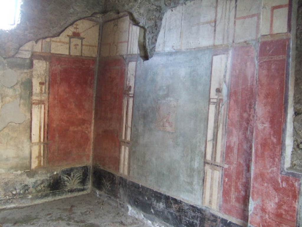 V.4.a Pompeii. May 2006. Summer triclinium, looking south-west.