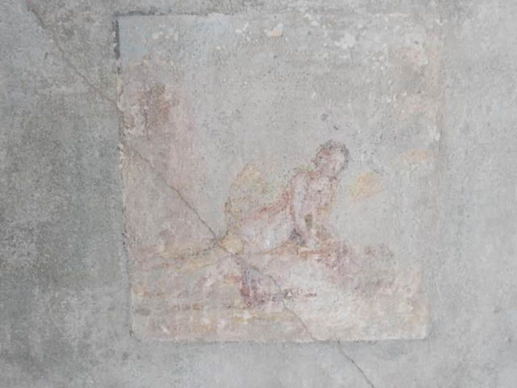 V.4.a Pompeii. May 2015. Wall painting of Pyramus and Thisbe, from west wall of summer triclinium. Photo courtesy of Buzz Ferebee.