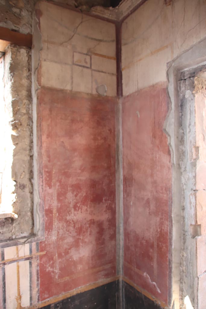 V.4.a Pompeii. October 2023.
Room ‘s’, detail from north-west corner. Photo courtesy of Klaus Heese.