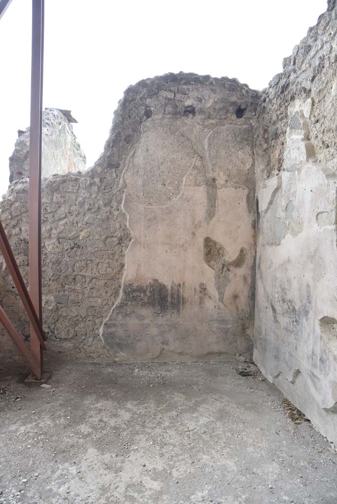 V.4.a Pompeii. March 2018. Room ‘u’, looking towards south wall at west end.
Foto Annette Haug, ERC Grant 681269 DÉCOR.