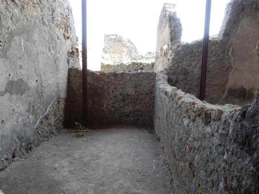 V.4.a Pompeii. May 2015. Room ‘v’, looking south along west wall, on right. Photo courtesy of Buzz Ferebee.