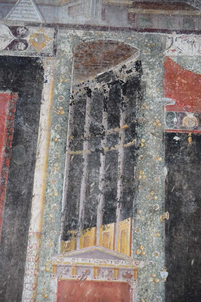 V.4.a Pompeii. March 2018. 
Room ‘h’, detail of upper part of separating panel on west side of central panel and black side panel of south wall.
Foto Annette Haug, ERC Grant 681269 DÉCOR.
