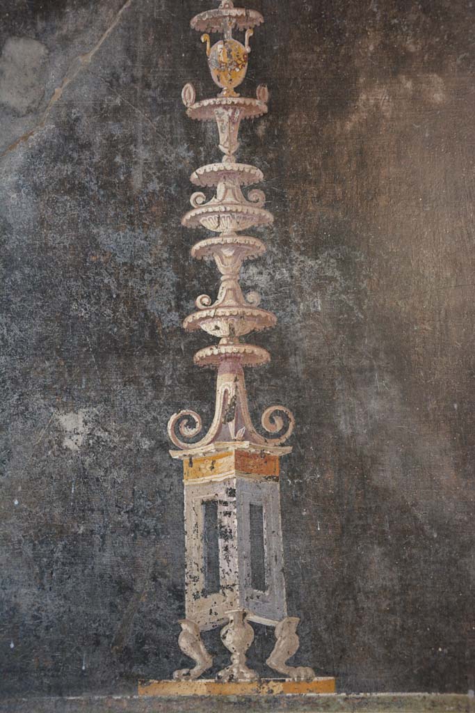 V.4.a Pompeii. March 2019. 
Room ‘h’, painted decoration below small panel at west end of south wall.
Foto Annette Haug, ERC Grant 681269 DÉCOR.
