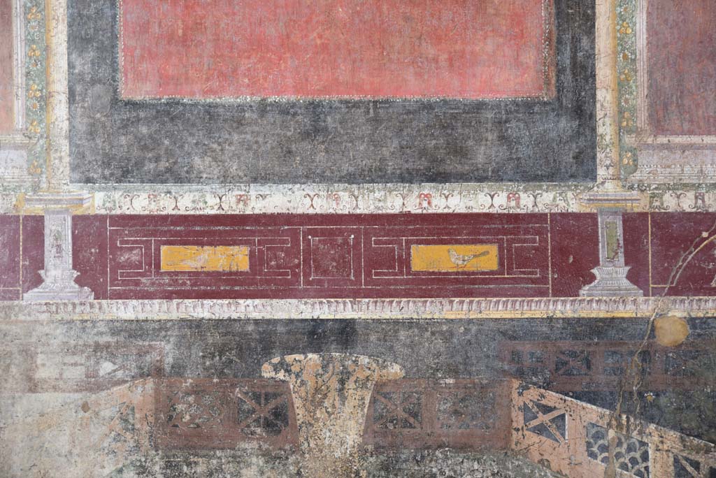 V.4.a Pompeii. March 2018. Room ‘h’, central panel of predella on south wall of tablinum.
Foto Annette Haug, ERC Grant 681269 DÉCOR.

