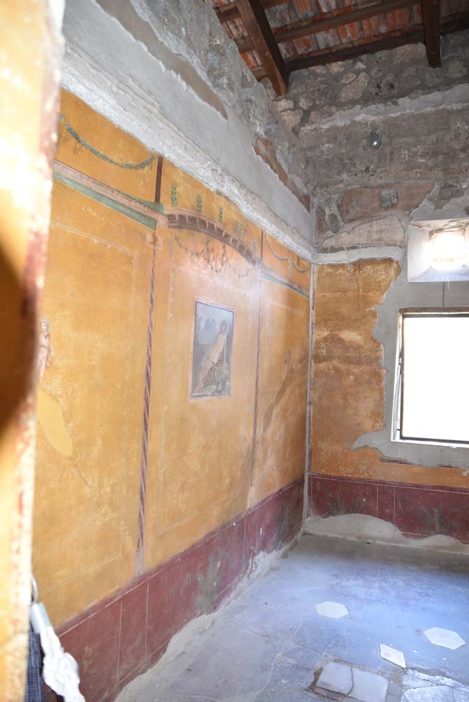 V.4.a Pompeii. March 2018. Room ‘i’, looking east along north wall towards north-east corner. 
Foto Annette Haug, ERC Grant 681269 DÉCOR.

