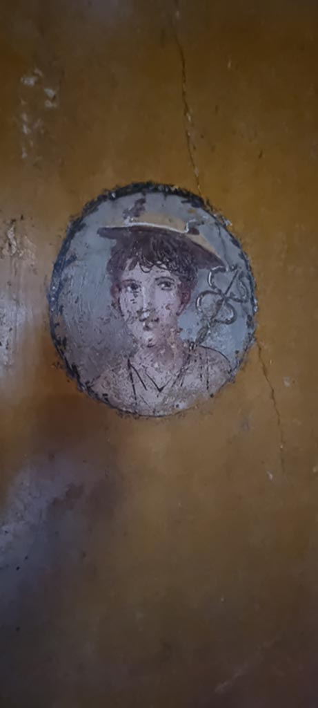 V.4.a Pompeii. January 2023.
Room ‘i’, medallion with painting of boy on west wall of cubiculum on north side of doorway to atrium. 
Photo courtesy of Miriam Colomer.

