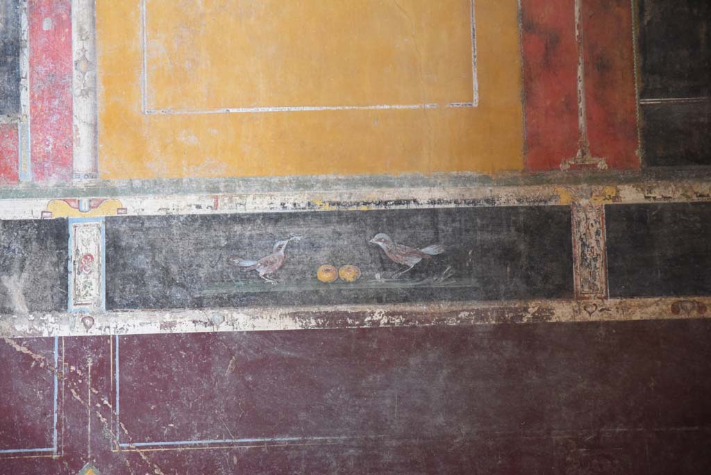 V.4.a Pompeii. March 2018. Room ‘g’, detail of bird painting in predella on lower east wall, on south side of central panel. 
Foto Annette Haug, ERC Grant 681269 DÉCOR.
