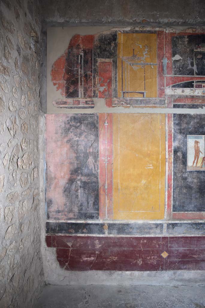V.4.a Pompeii. March 2018. Room ‘g’, south end of west wall in south-west corner. 
Foto Annette Haug, ERC Grant 681269 DÉCOR.
