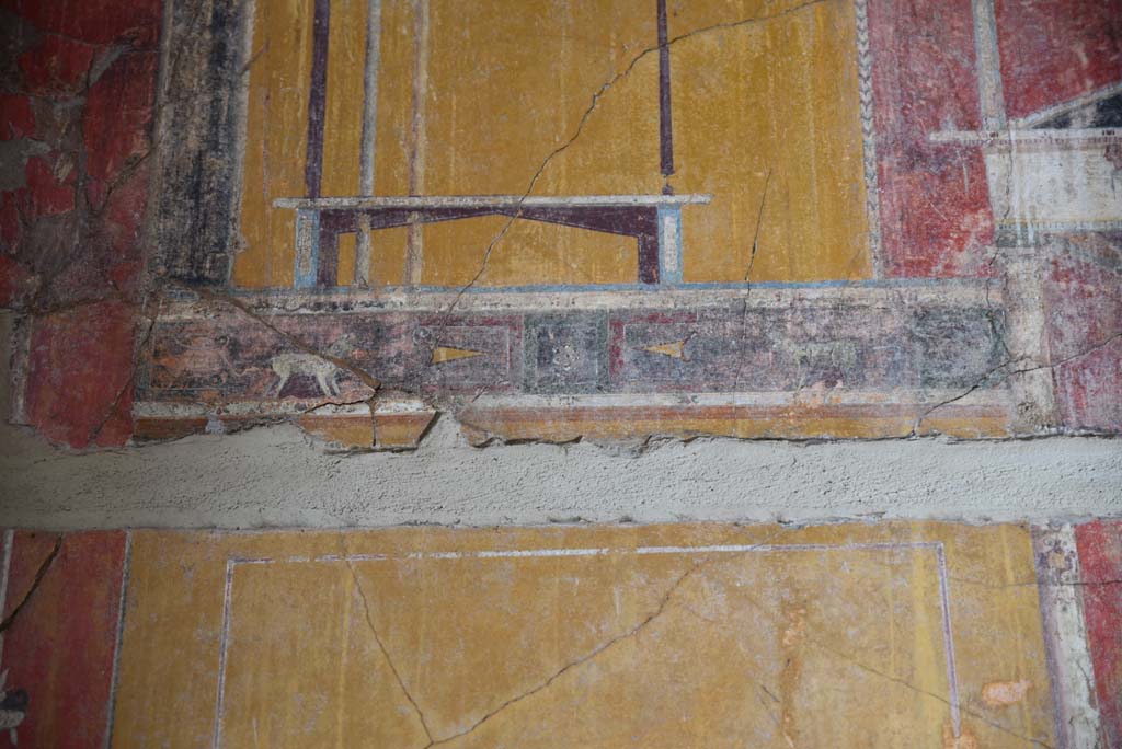 V.4.a Pompeii. March 2018. Room ‘g’, upper west wall, detail from panel towards south end.
Foto Annette Haug, ERC Grant 681269 DÉCOR.
