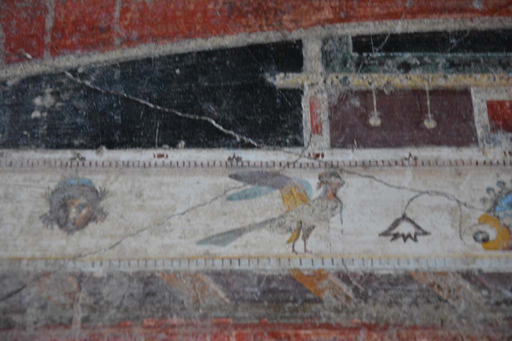 V.4.a Pompeii. March 2018. Room ‘g’, detail from upper west wall above central painting, continuation from north end.
Foto Annette Haug, ERC Grant 681269 DÉCOR.
