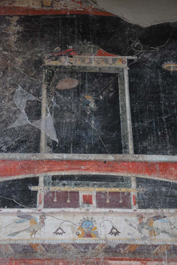 V.4.a Pompeii. March 2018. Room ‘g’, upper west wall, detail from centre of panel.  
Foto Annette Haug, ERC Grant 681269 DÉCOR.
