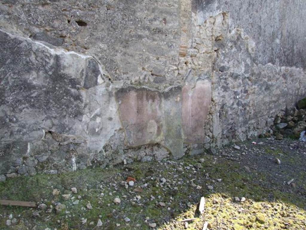 V.4.b Pompeii.  March 2009.  South wall of both the site of Tablinum, and wall of atrium.  Painted plaster from site of Tablinum? 