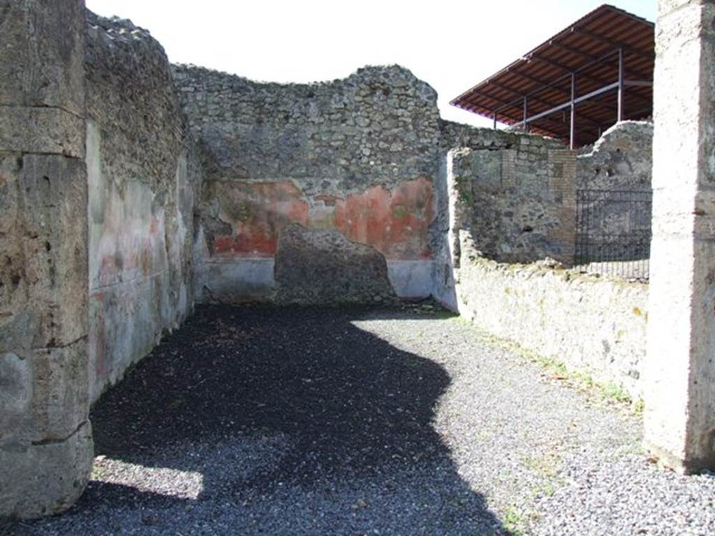 V.5.3 Pompeii.  March 2009.  Room 13.  Large Triclinium in north west corner of peristyle.