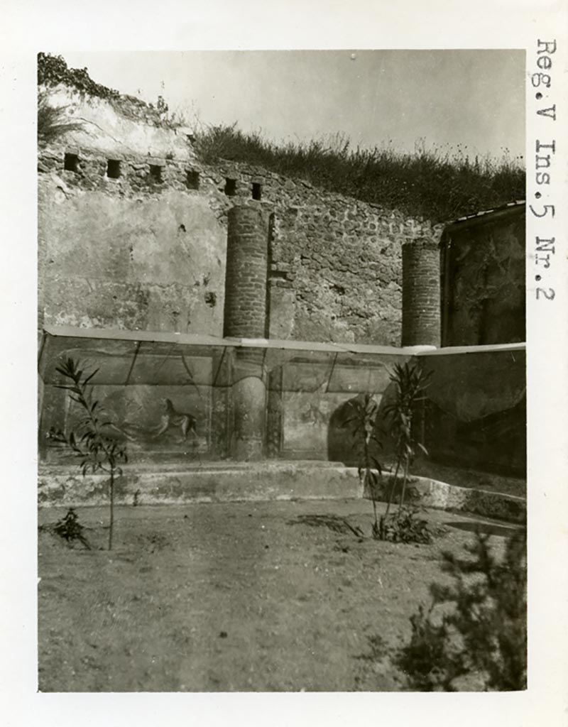 V.5.3 Pompeii but shown as V.5.2 on photo. Pre-1937-39. North section of peristyle.
Photo courtesy of American Academy in Rome, Photographic Archive. Warsher collection no. 1803.
