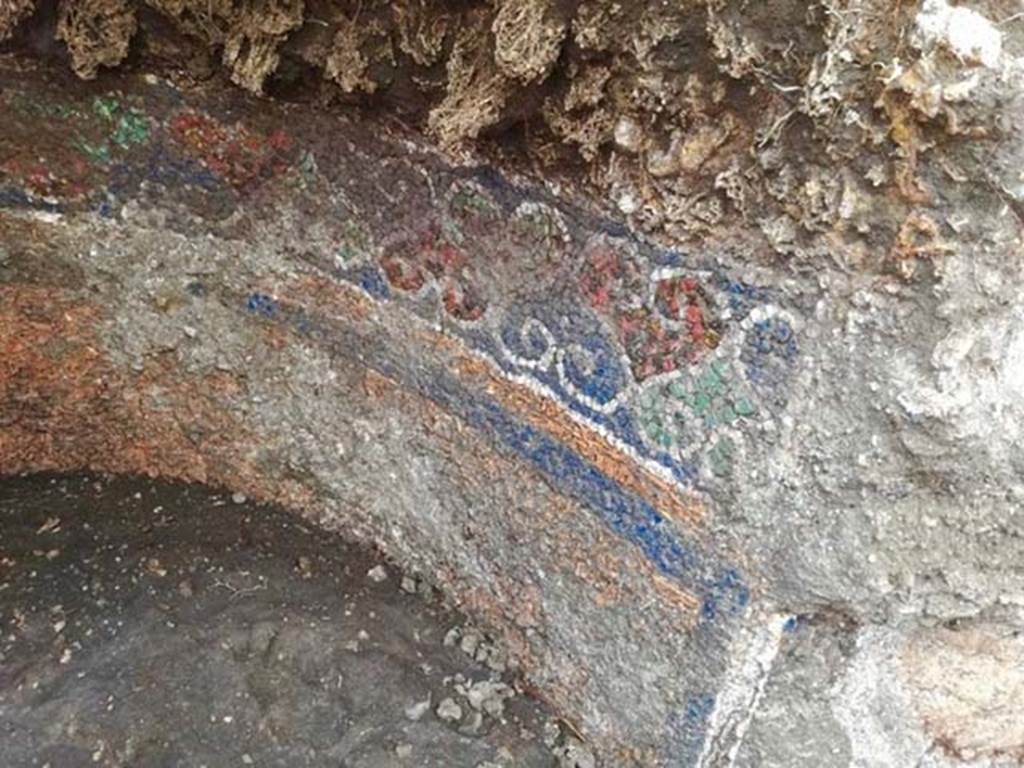 V.6.7 Pompeii. August 2018. Mosaic design on the upper part of a fountain / nymphaeum.
Photograph © Parco Archeologico di Pompei.
