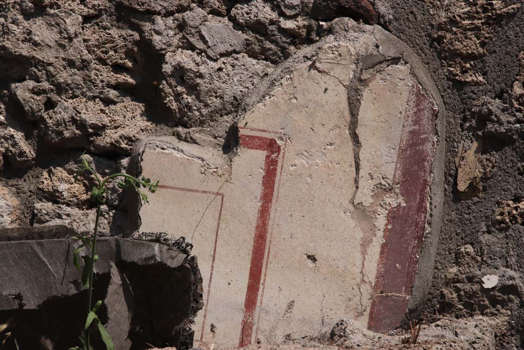 V.7.1 Pompeii, September 2021. Detail of painted decoration on east wall of a room at east end. Photo courtesy of Klaus Heese