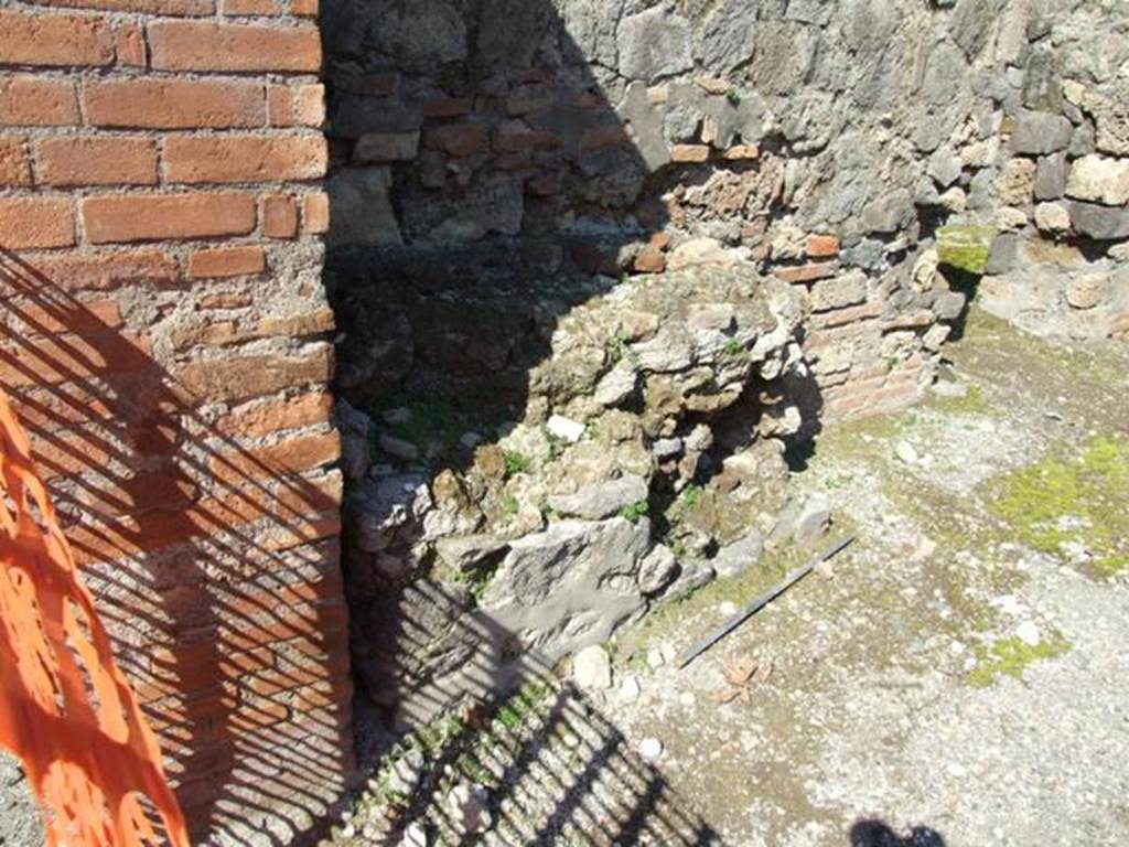 VI.1.4 Pompeii.  March 2009.  Structure on north side of entrance.