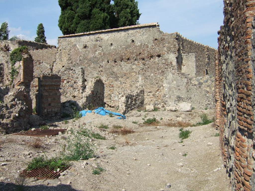 VI.1.4 Pompeii.  December 2007.  Looking east to rear of inn.