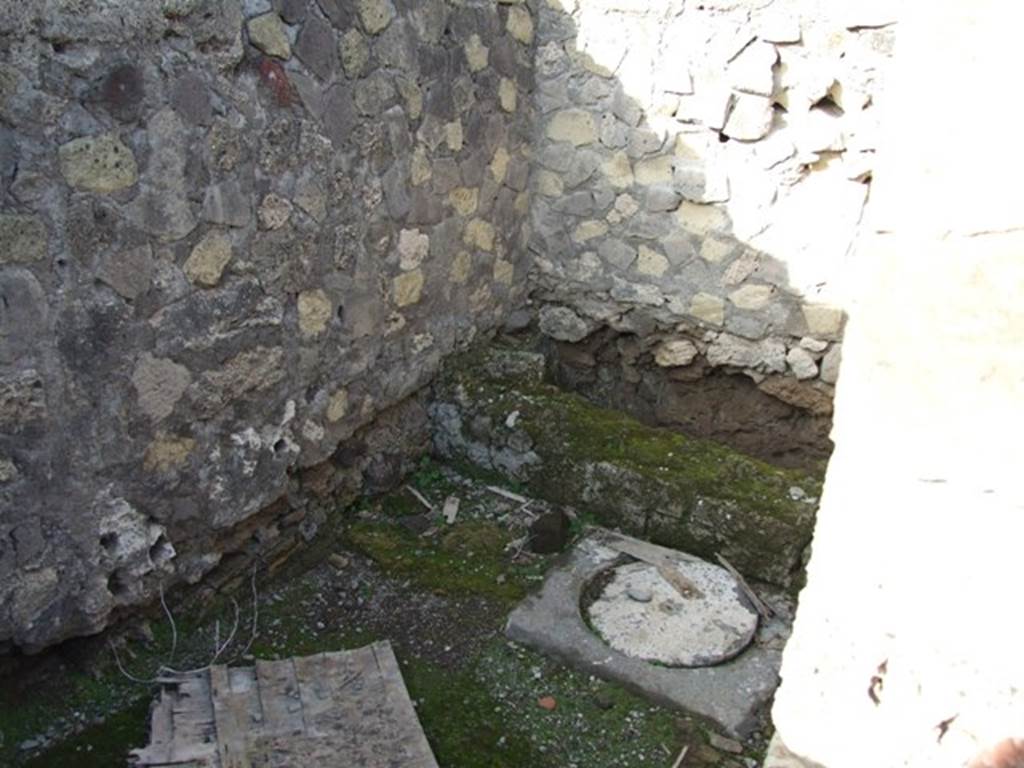 VI.1.7 Pompeii. December 2007. Room 5, corridor and latrine in north-east corner of corridor.