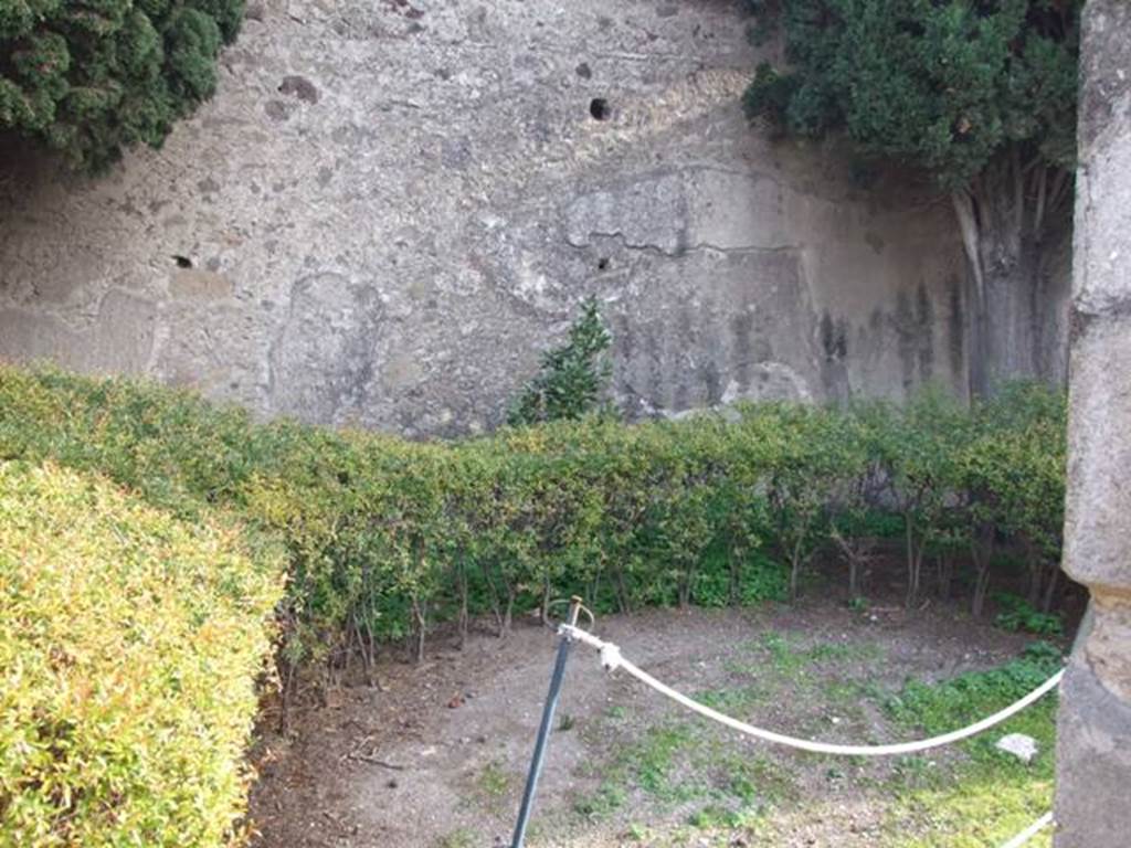 VI.1.10 Pompeii. December 2007. Room 8, garden. According to Jashemski, the garden in the north-east corner at the rear of the house was excavated in 1770-71.  It had a portico on part of its west side, supported by two limestone pillars. The room to the south had a large window which gave a view into the garden.  See Jashemski, W. F., 1993. The Gardens of Pompeii, Volume II: Appendices. New York: Caratzas. (p.119)
