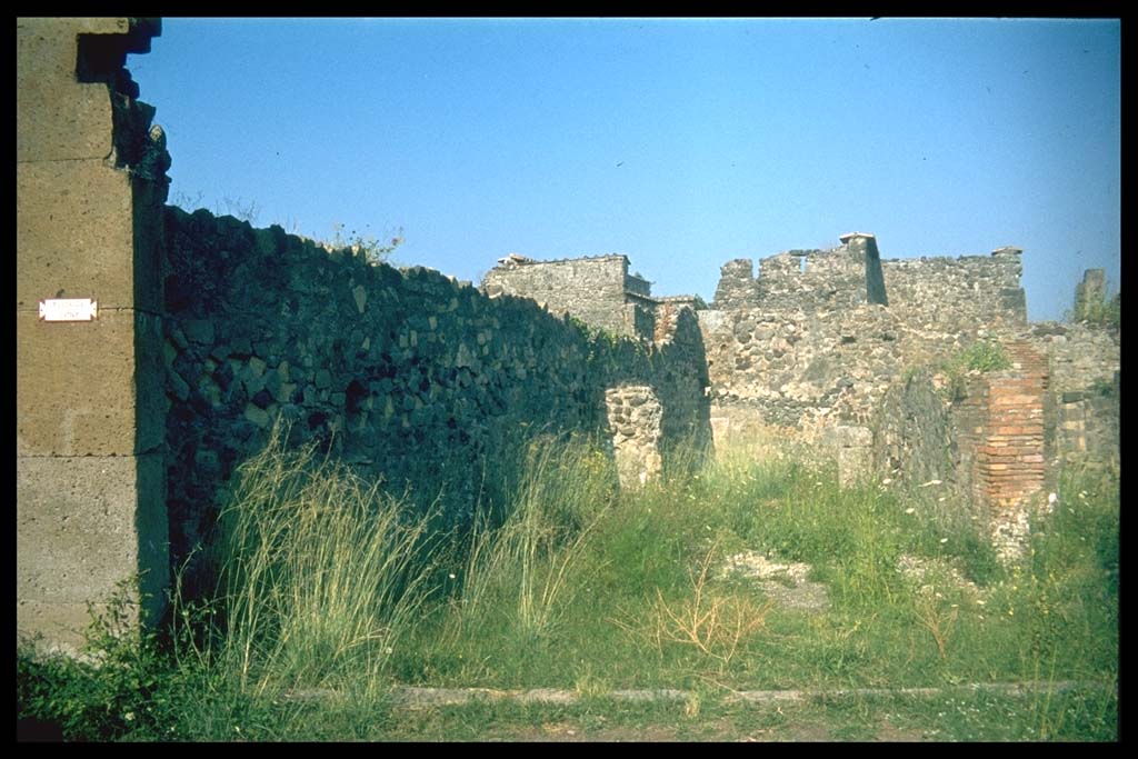 VI.1.14 Pompeii. Looking east.
Photographed 1970-79 by Günther Einhorn, picture courtesy of his son Ralf Einhorn.