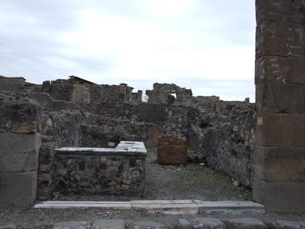 VI.1.17 Pompeii. December 2007. Entrance doorway, looking east.