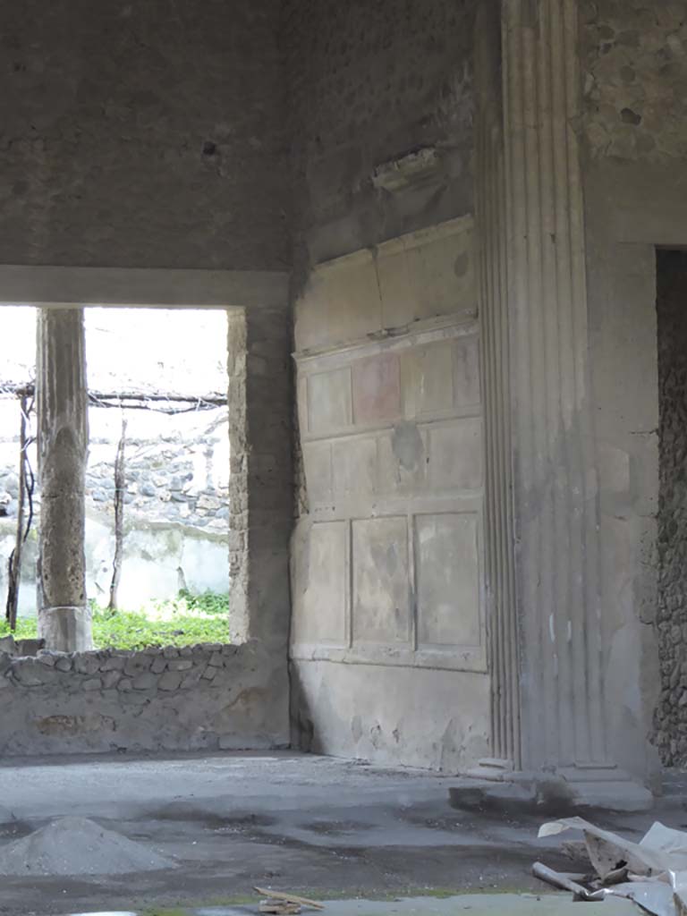 VI.2.4 Pompeii, January 2017. Looking towards south wall of tablinum, from atrium.
Foto Annette Haug, ERC Grant 681269 DÉCOR.
