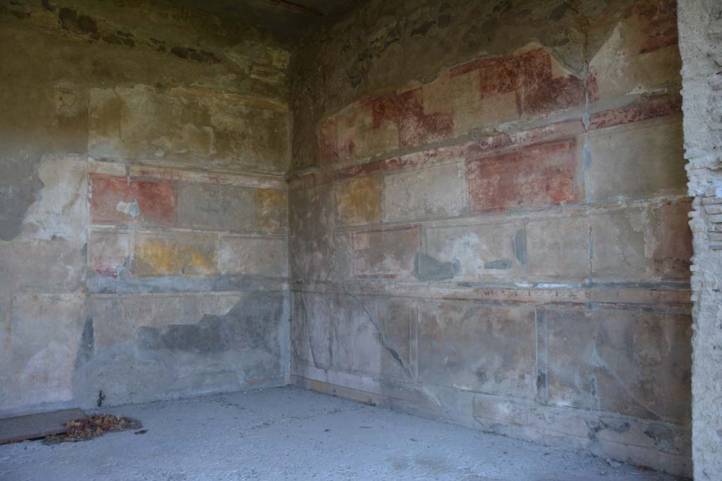 VI.2.4 Pompeii. December 2017. Looking towards north-west corner of oecus.
Foto Annette Haug, ERC Grant 681269 DCOR.

