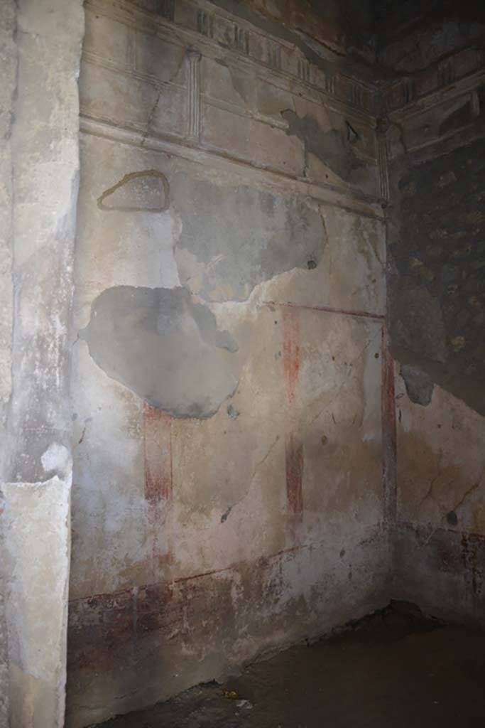 VI.2.4 Pompeii. December 2017. Looking through doorway towards east wall of cubiculum.
Foto Annette Haug, ERC Grant 681269 DCOR.
