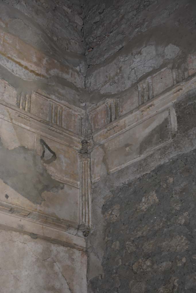VI.2.4 Pompeii, December 2017. 
Cubiculum on south side of atrium, detail from south-east corner.
Foto Annette Haug, ERC Grant 681269 DCOR.

