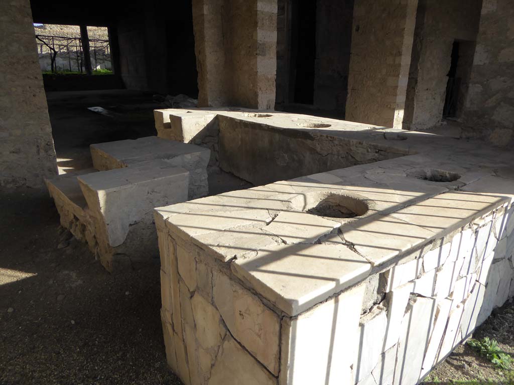 VI.2.5 Pompeii. January 2017. Looking south-east across counter from entrance doorway.
Foto Annette Haug, ERC Grant 681269 DÉCOR.

