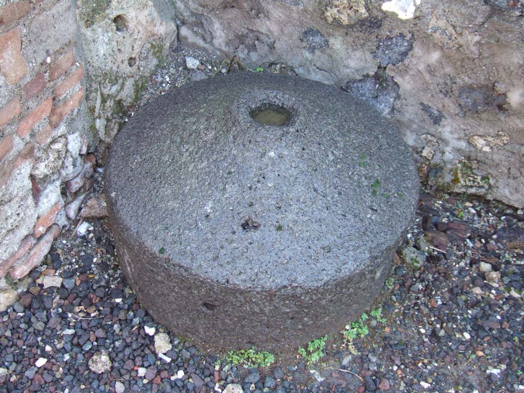 VI.2.6 Pompeii. December 2005. Millstone.
