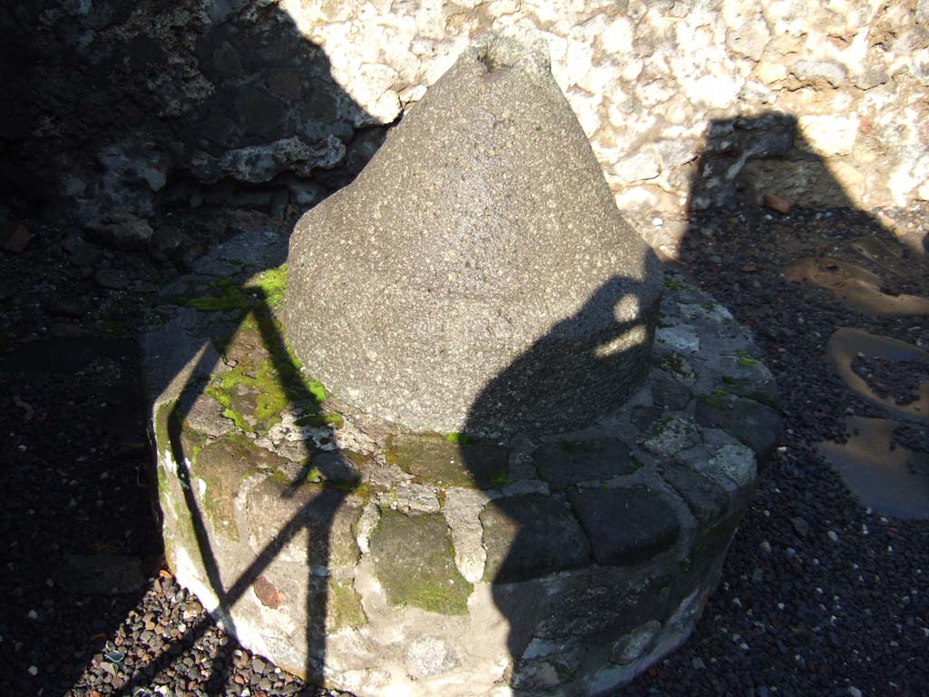 VI.2.6 Pompeii. December 2005. Mill in bakery.