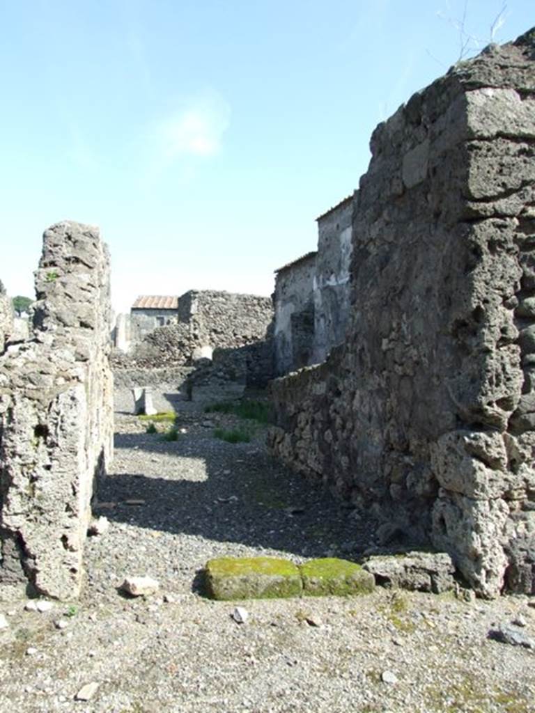 VI.2.17 Pompeii.  March 2009.  Entrance.