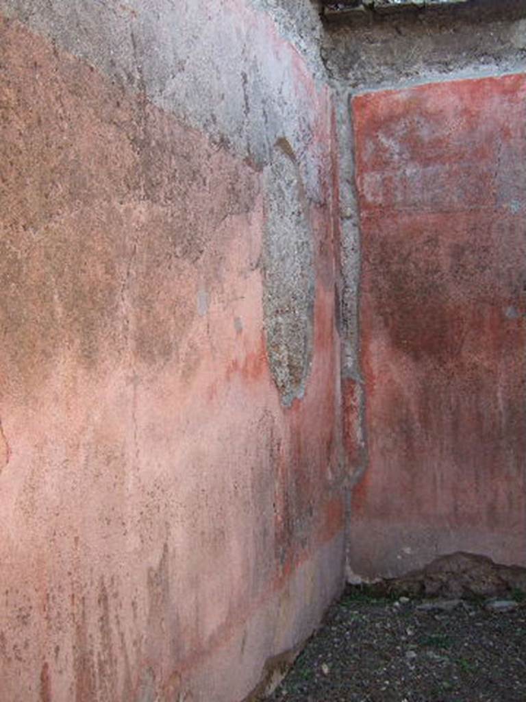 VI.2.22 Pompeii. September 2005. South wall of cubiculum and south-west corner.