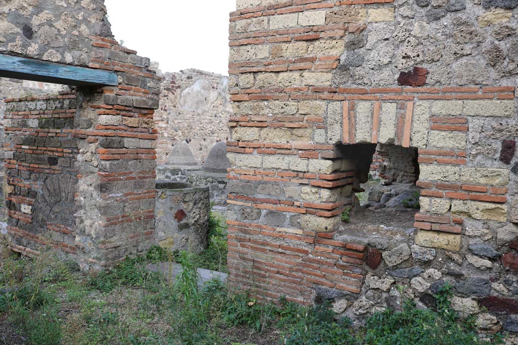 VI.3.3 Pompeii. December 2018. 
Room 5, east wall with doorway leading into room 7, centre left, with doorway from room 4, on left. Photo courtesy of Aude Durand.
